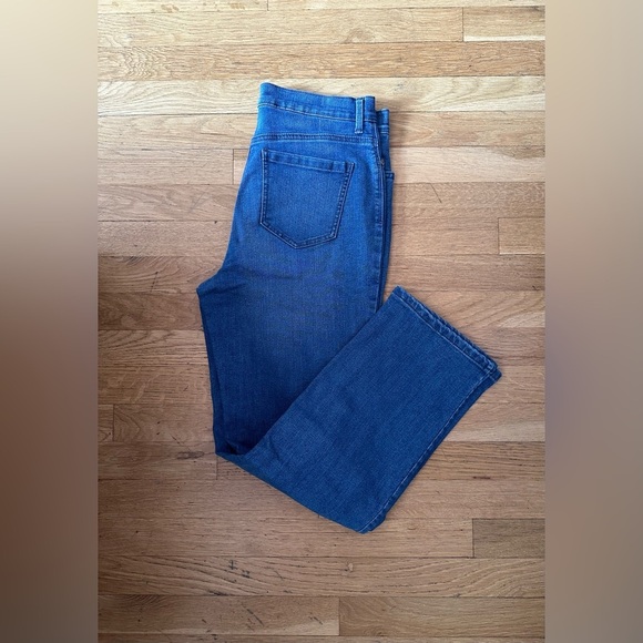 Gloria Vanderbilt Classic Jeans 👖 Size 12P | Timeless Comfort & Style 💙 - Picture 3 of 6